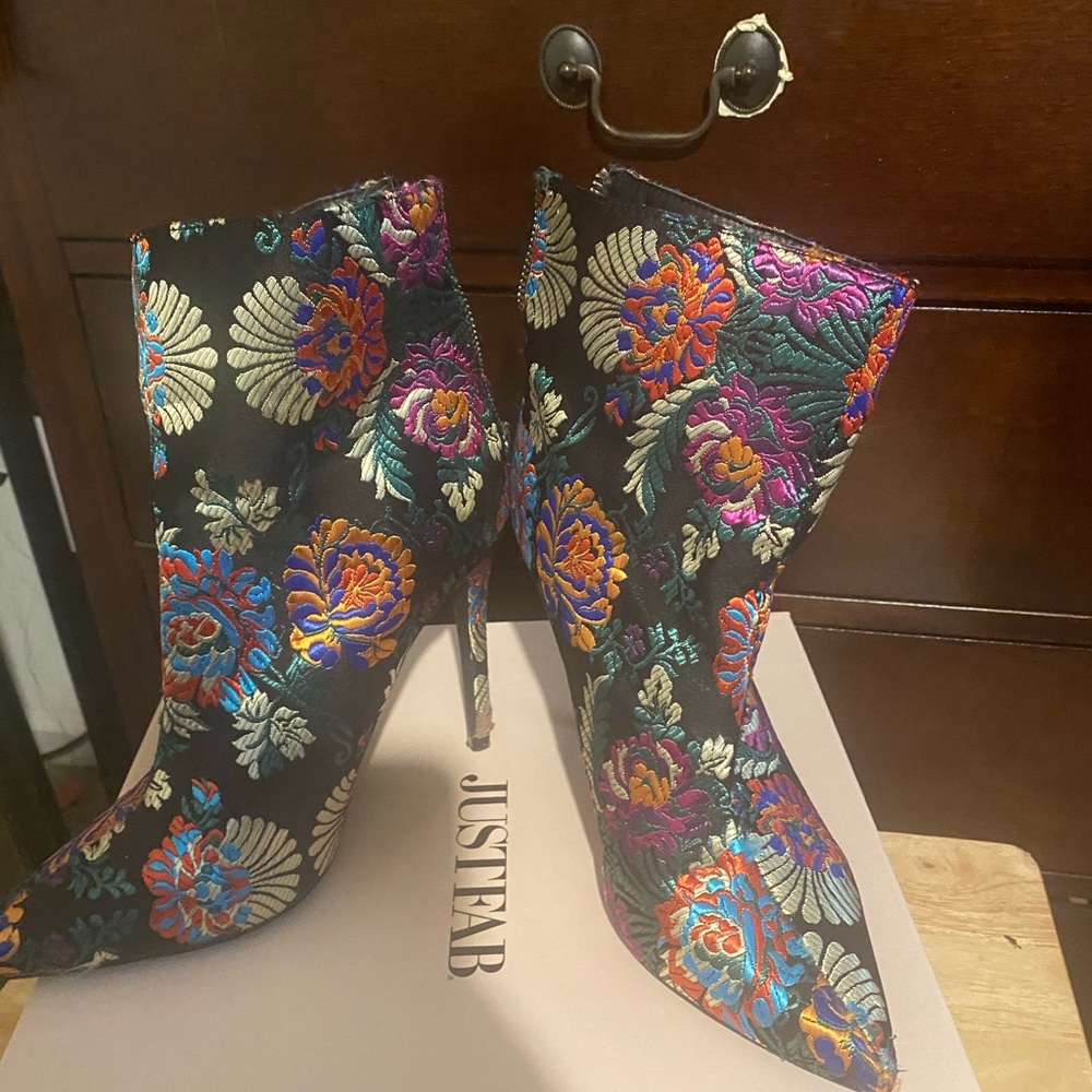 Fancy Ankle Boot Size 9